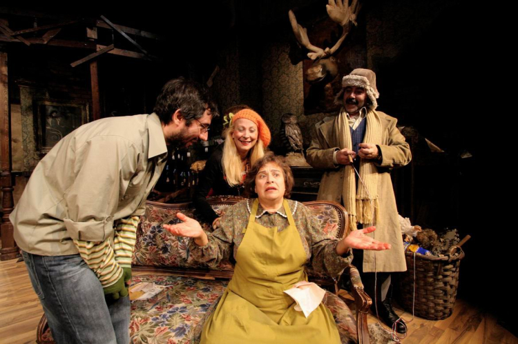 Türk tiyatrosunun usta ismi Feyha Çelenk vefat etti